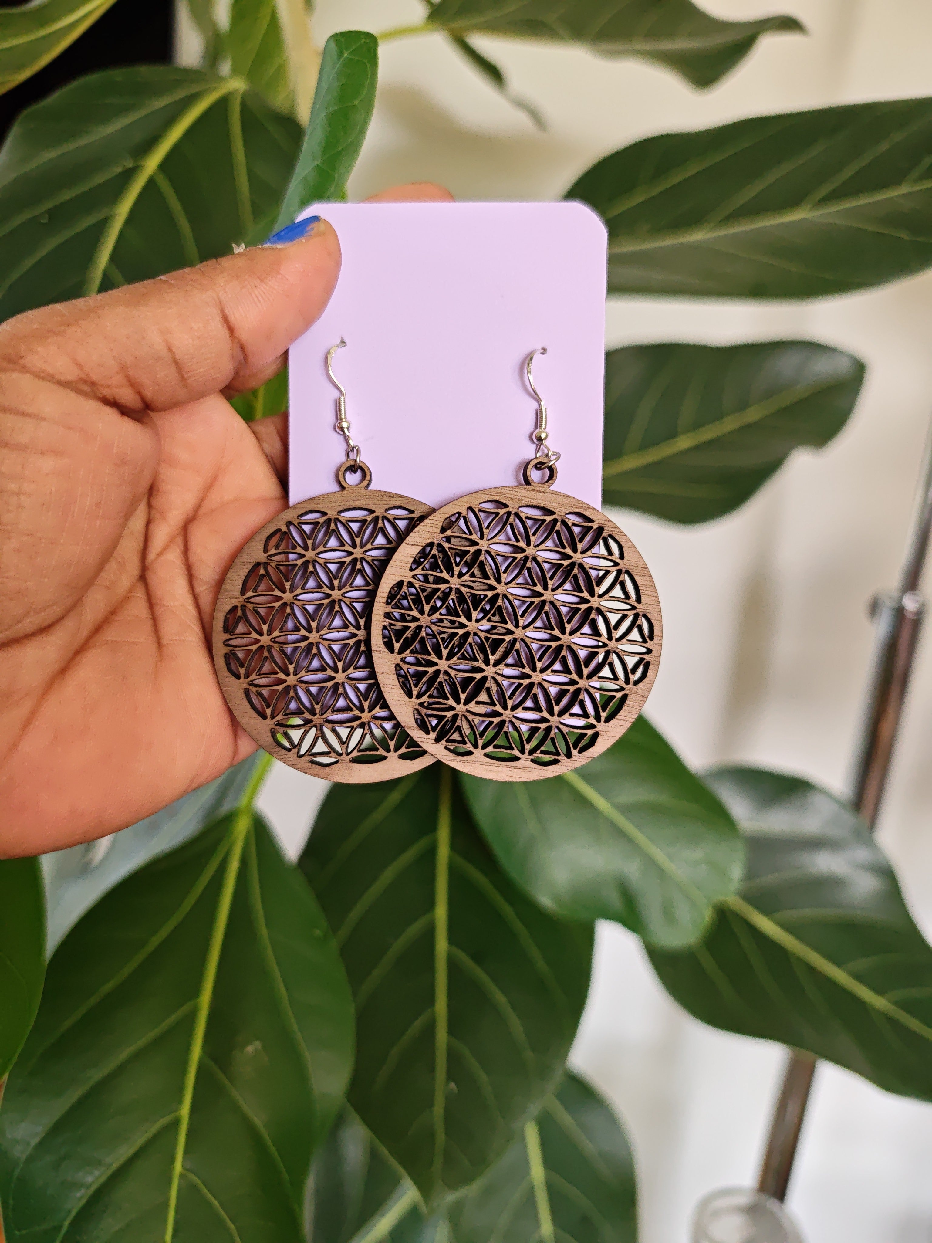 Boucles d’oreilles Fleur de Vie en bois de noyer