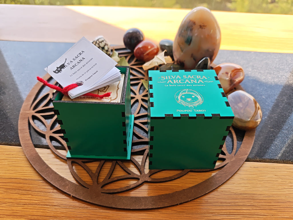 Cartes Oracle Sylva Sacra Arcana en bois de bouleau, jeu divinatoire artisanal de 23 pièces, par POUPOU Tarot.