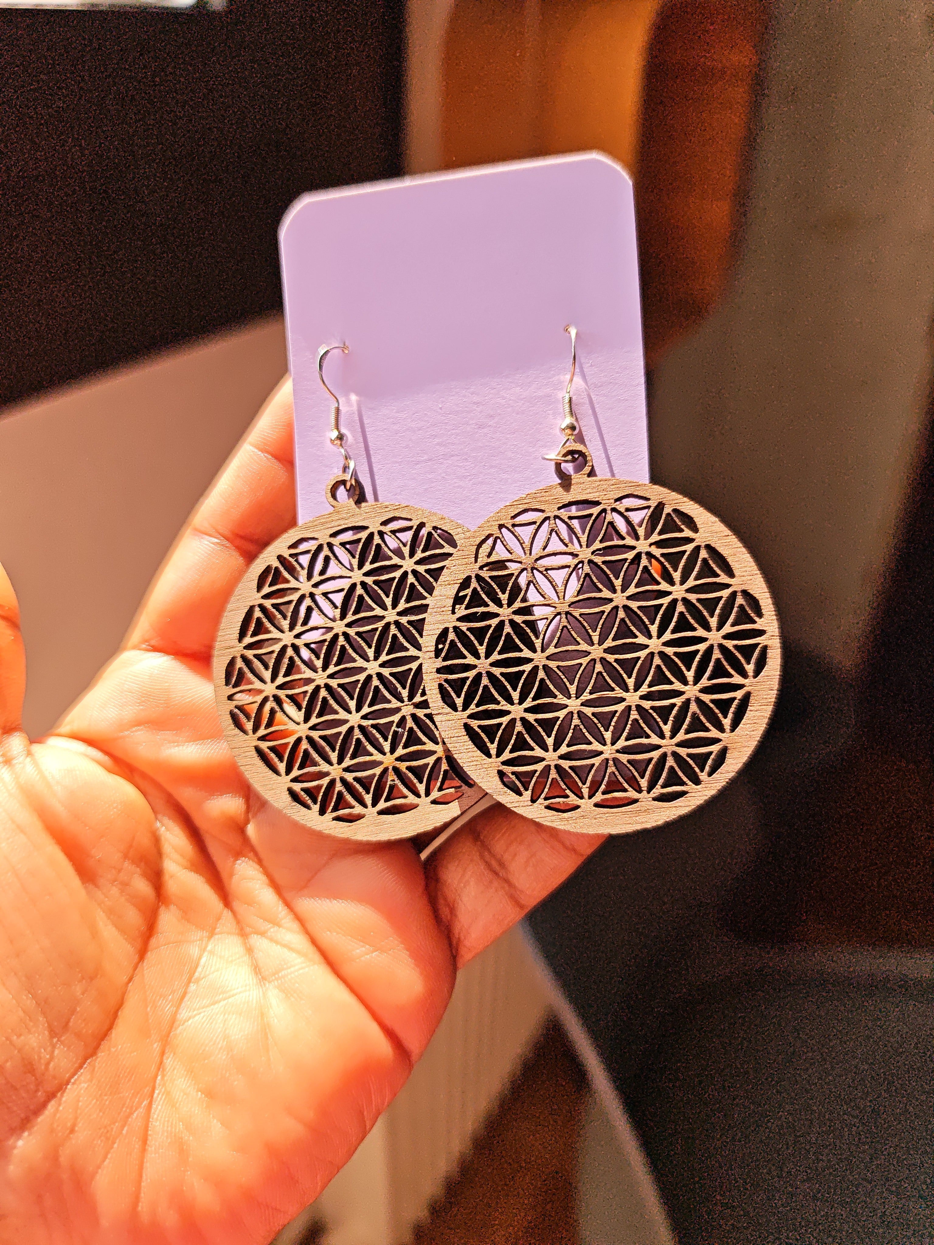 Boucles d’oreilles Fleur de Vie en bois de noyer