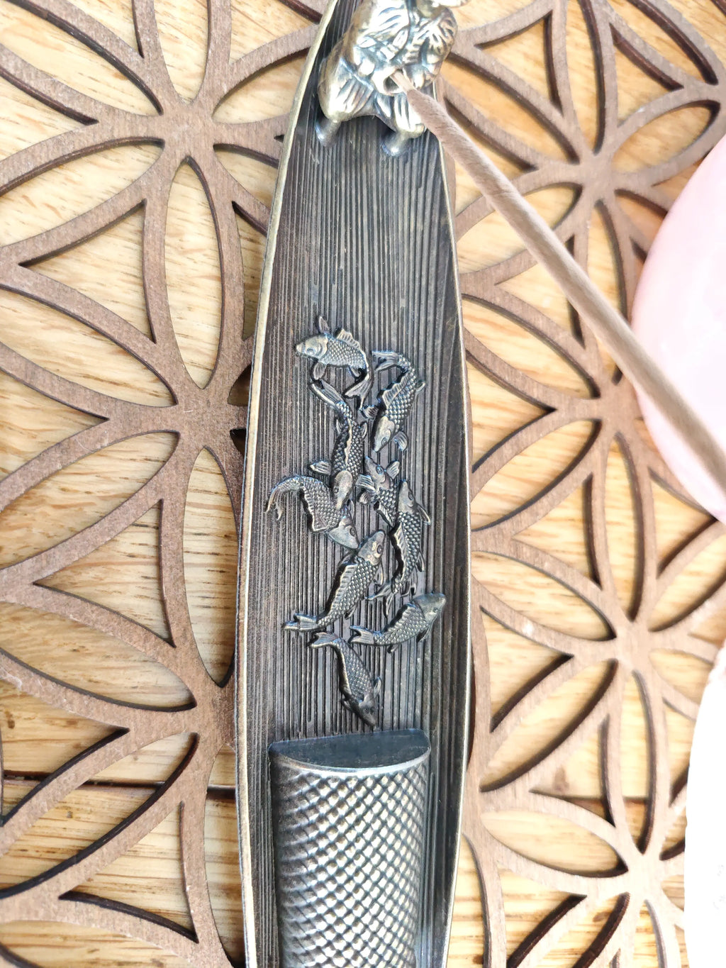 Porte-encens bateau avec pêcheur – brûleur d’encens métal – déco zen japonaise